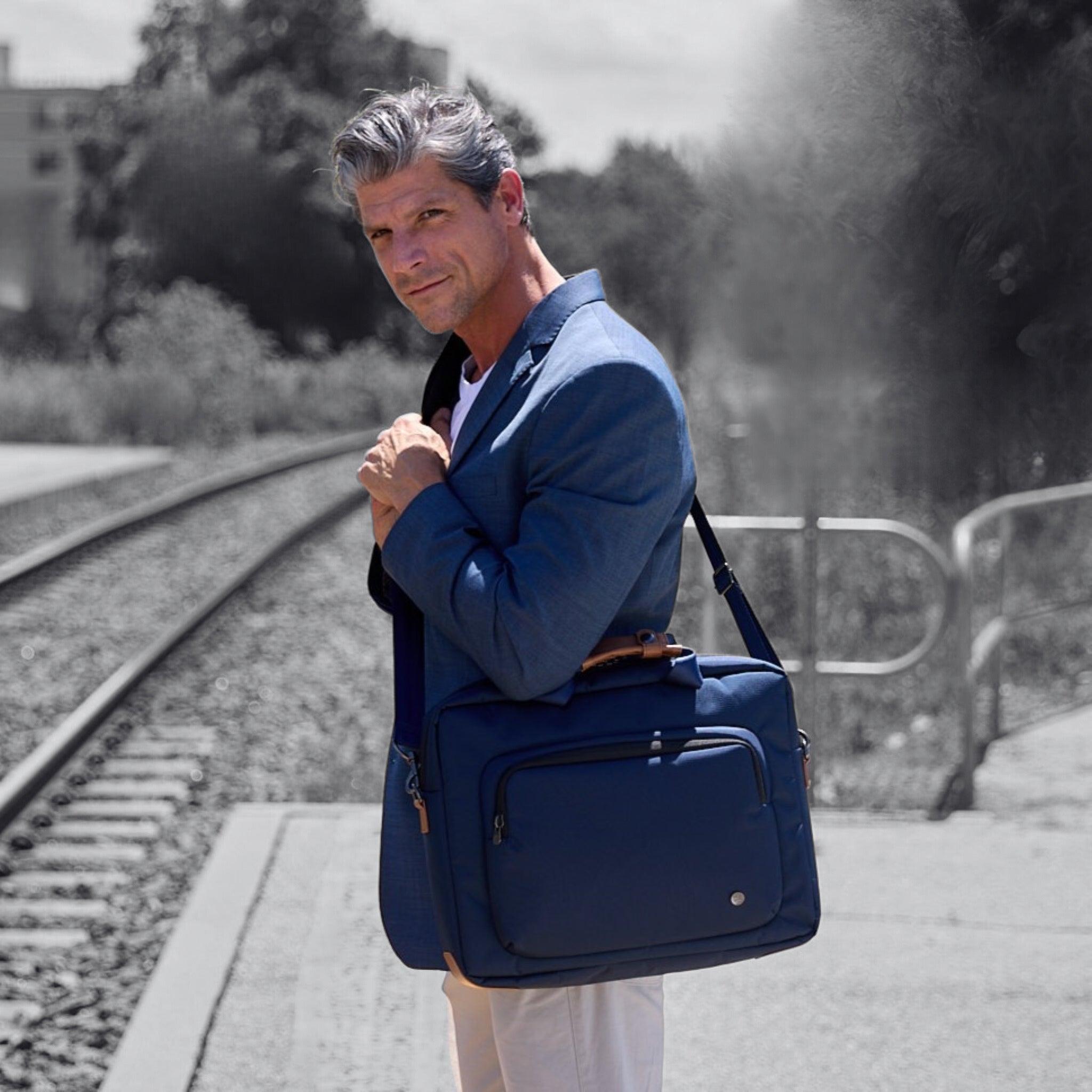 PKG Jarvis 14L District Messenger bag