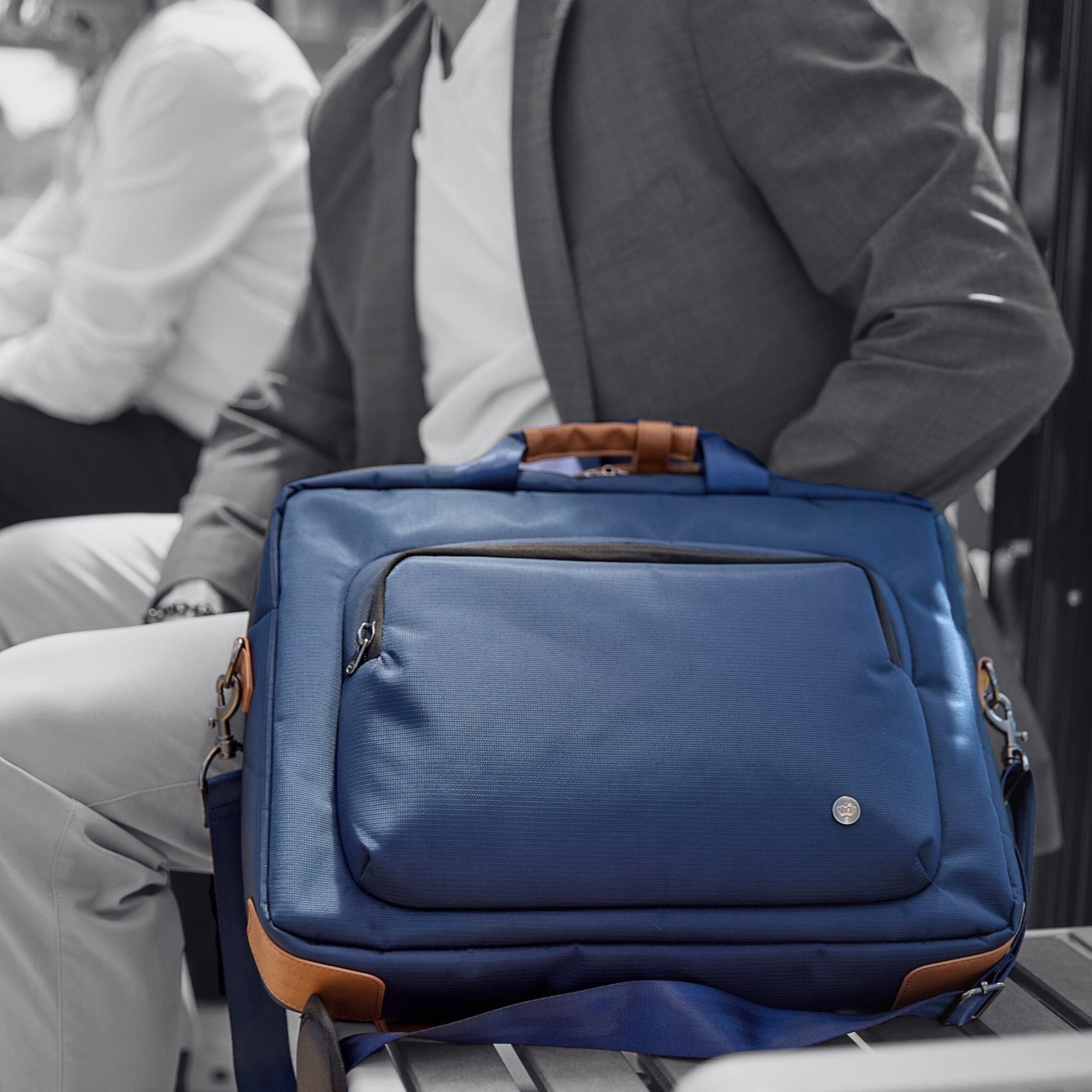 PKG Jarvis 14L District Messenger bag