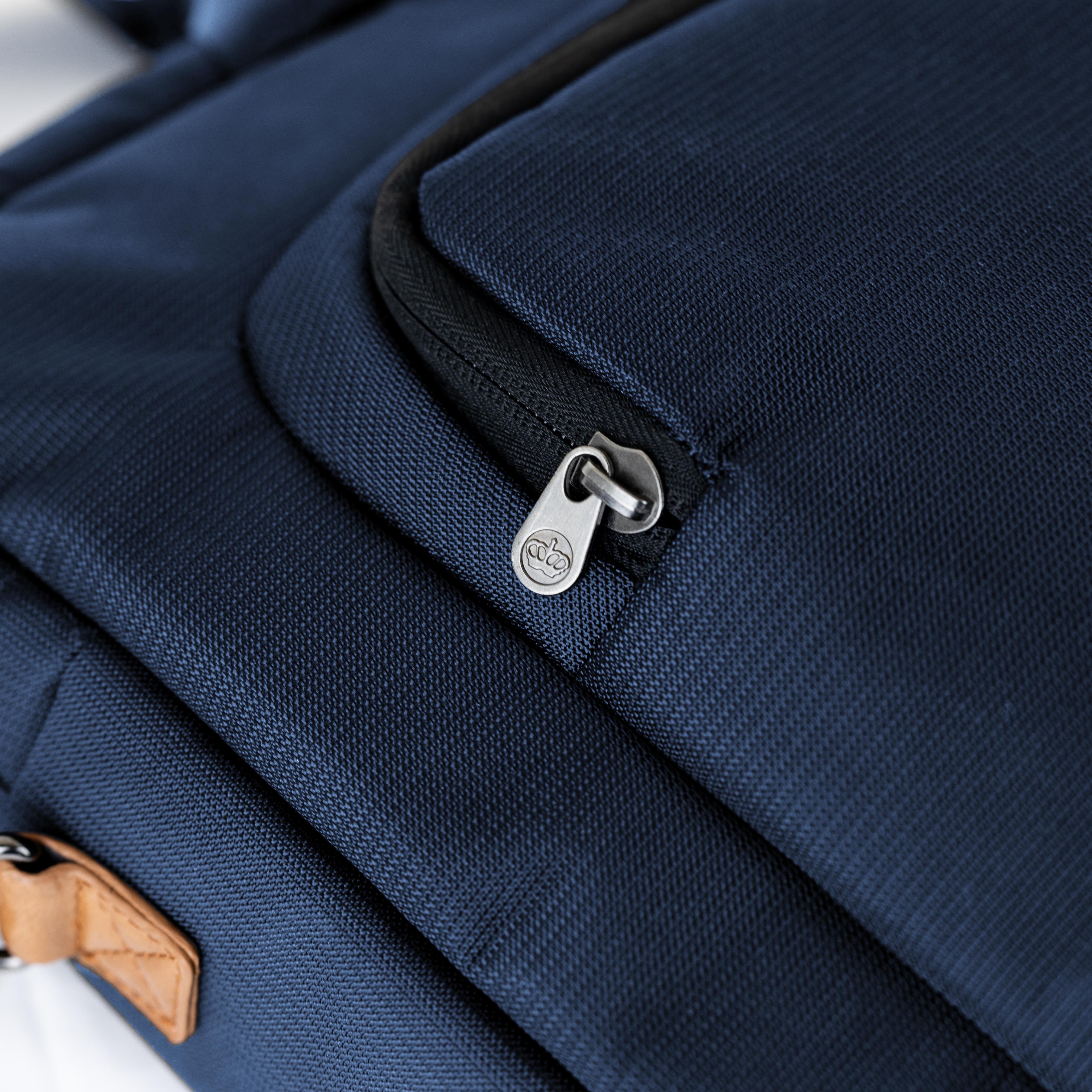 PKG Jarvis 14L District Messenger bag