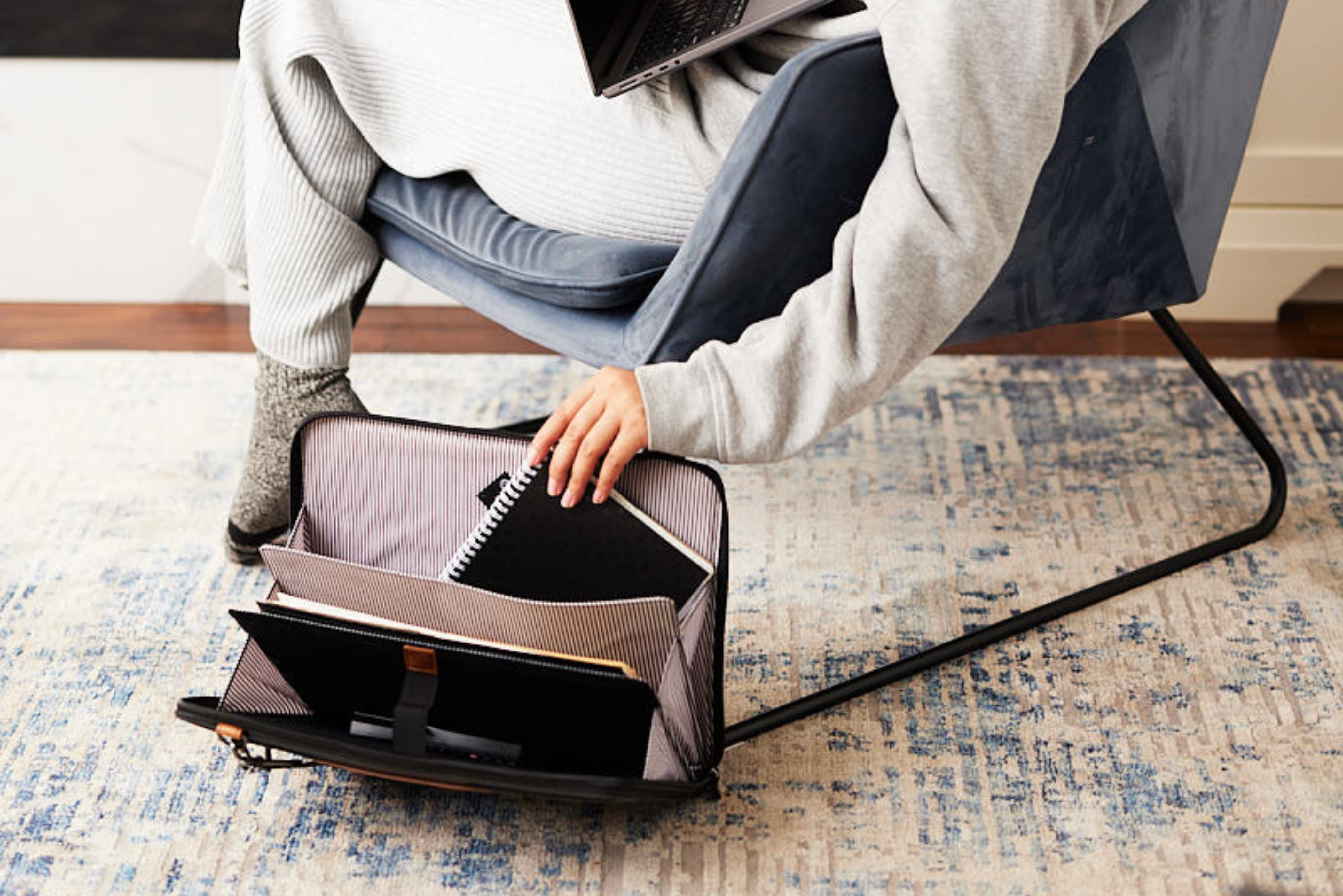 PKG Wellington 6L Accordion messenger bag