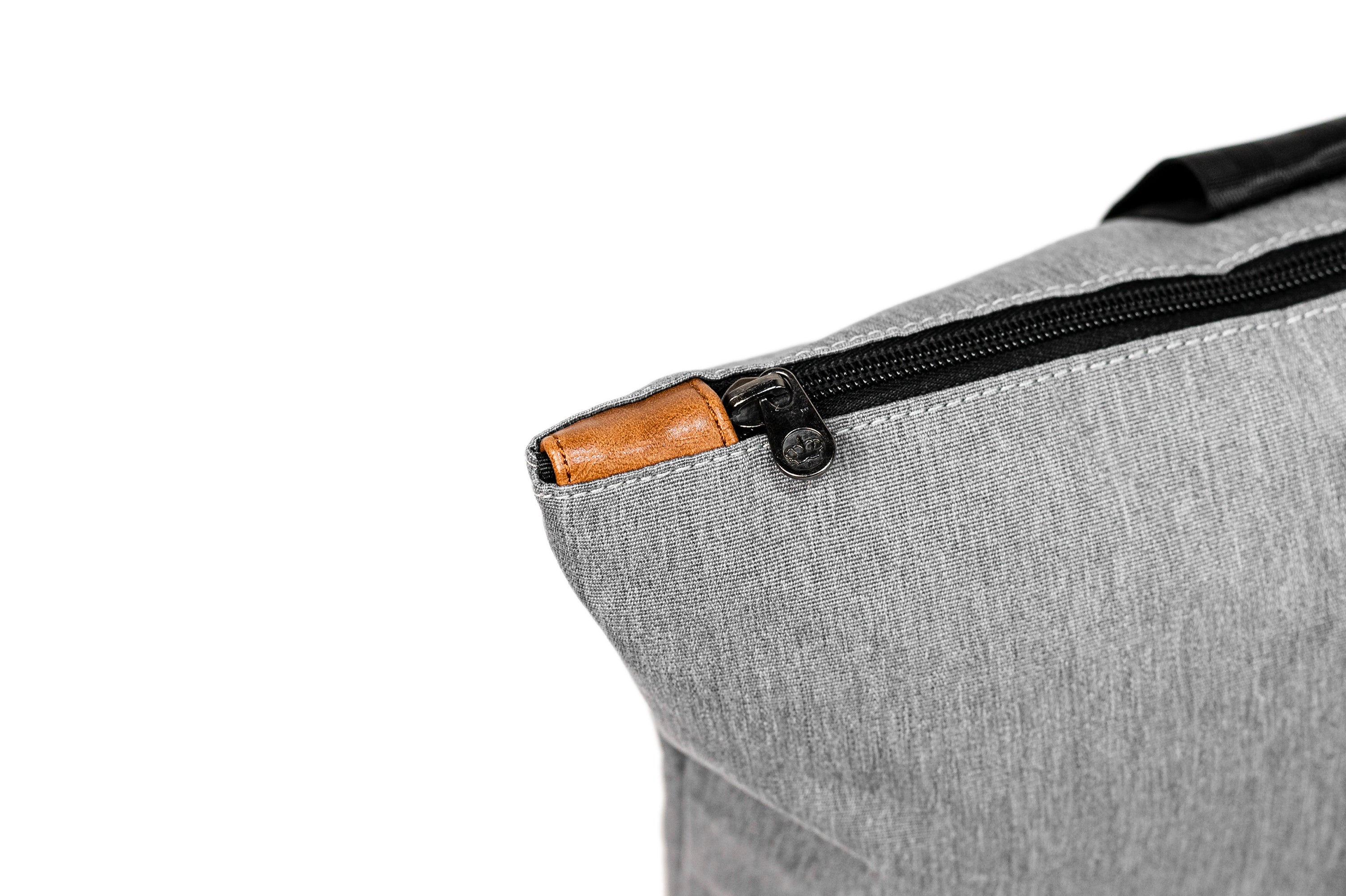 PKG Lawrence 16L Recycled Tote Bag (light grey) detailed view of zipper