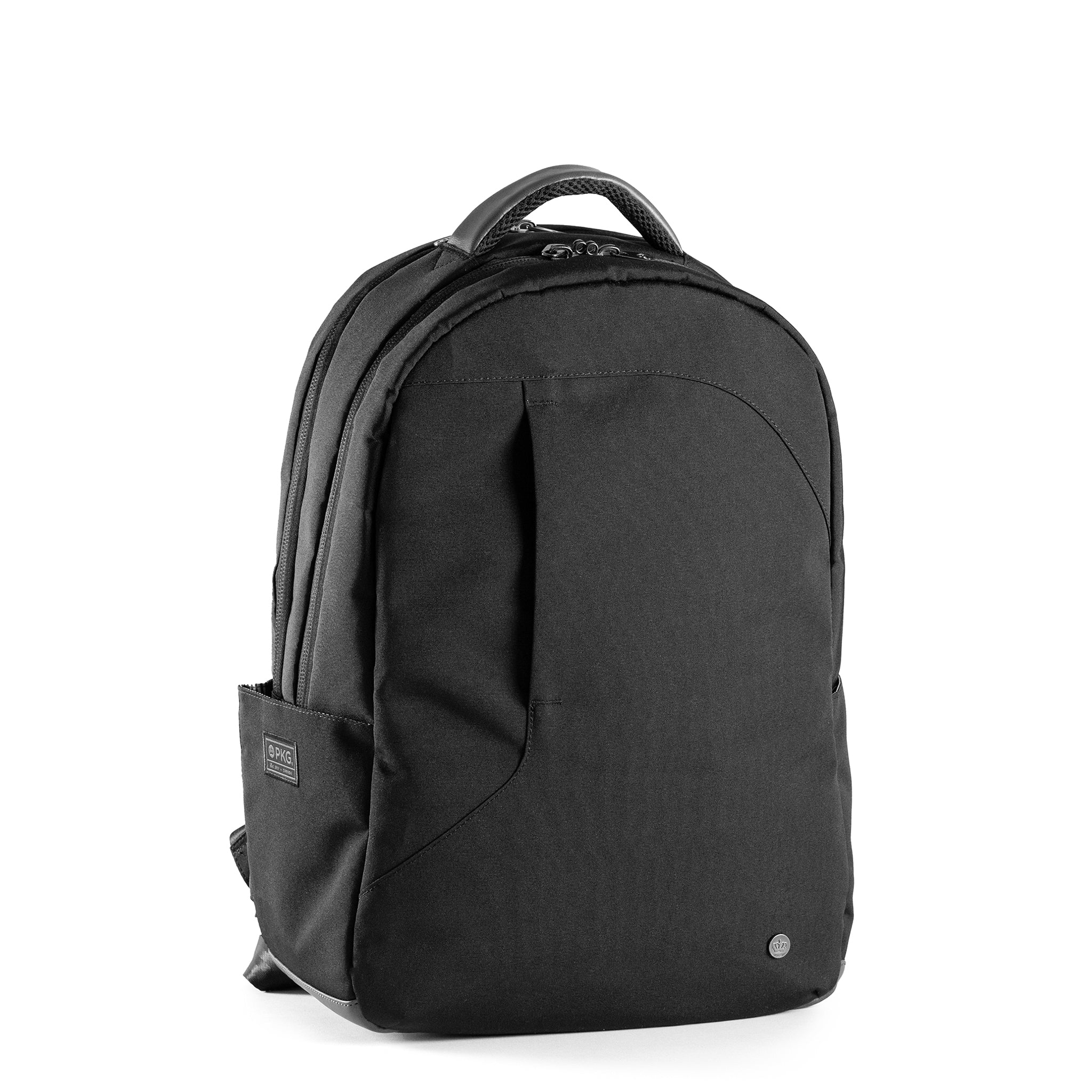 Durham Outpost (navy), a weather-resistant backpack perfect for travel. Made from recycled materials, it offers ample space for essentials, ideal for overnight trips. Enjoy built-in organization with the signature accordion front pocket