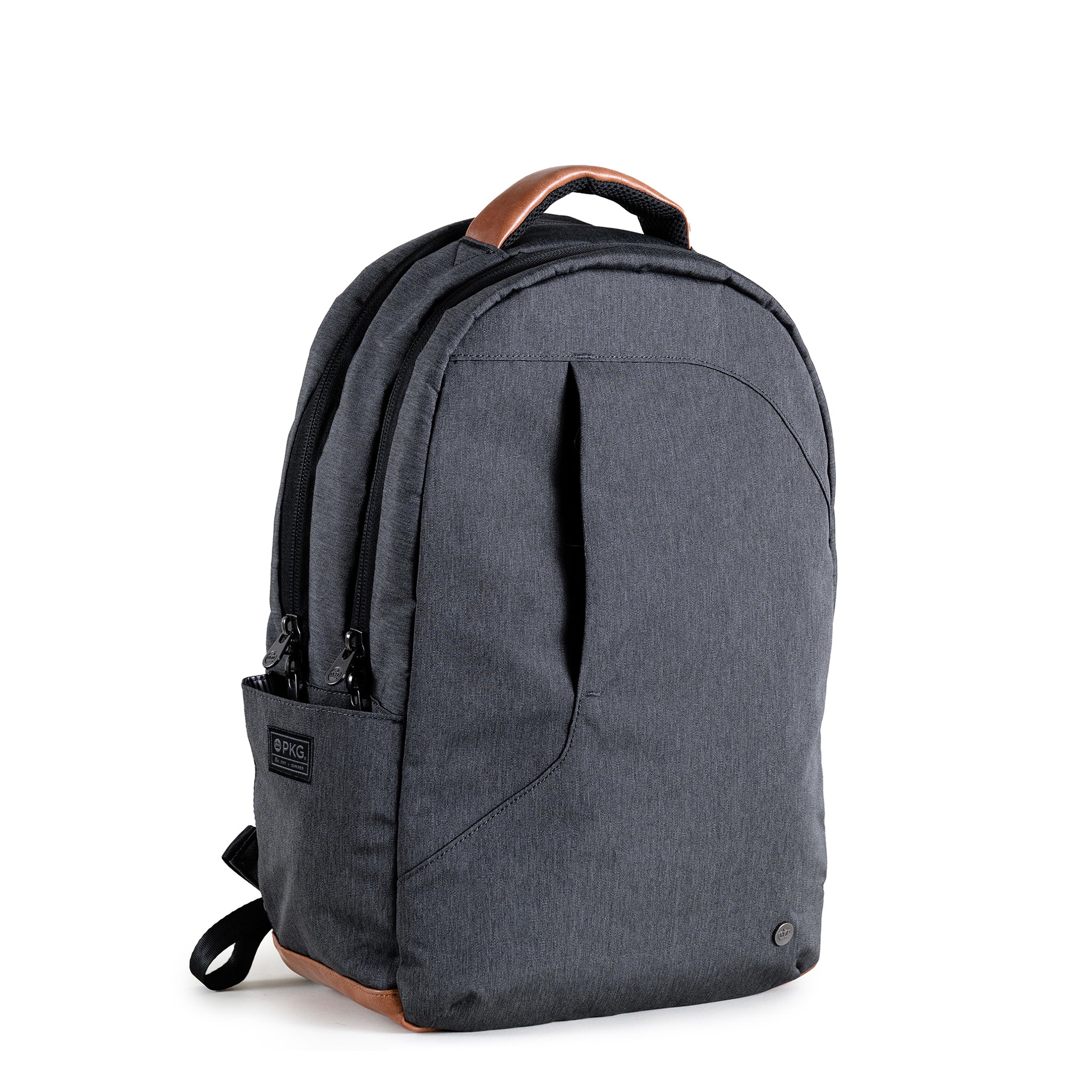 Durham Outpost (dark grey), a weather-resistant backpack perfect for travel. Made from recycled materials, it offers ample space for essentials, ideal for overnight trips. Enjoy built-in organization with the signature accordion front pocket