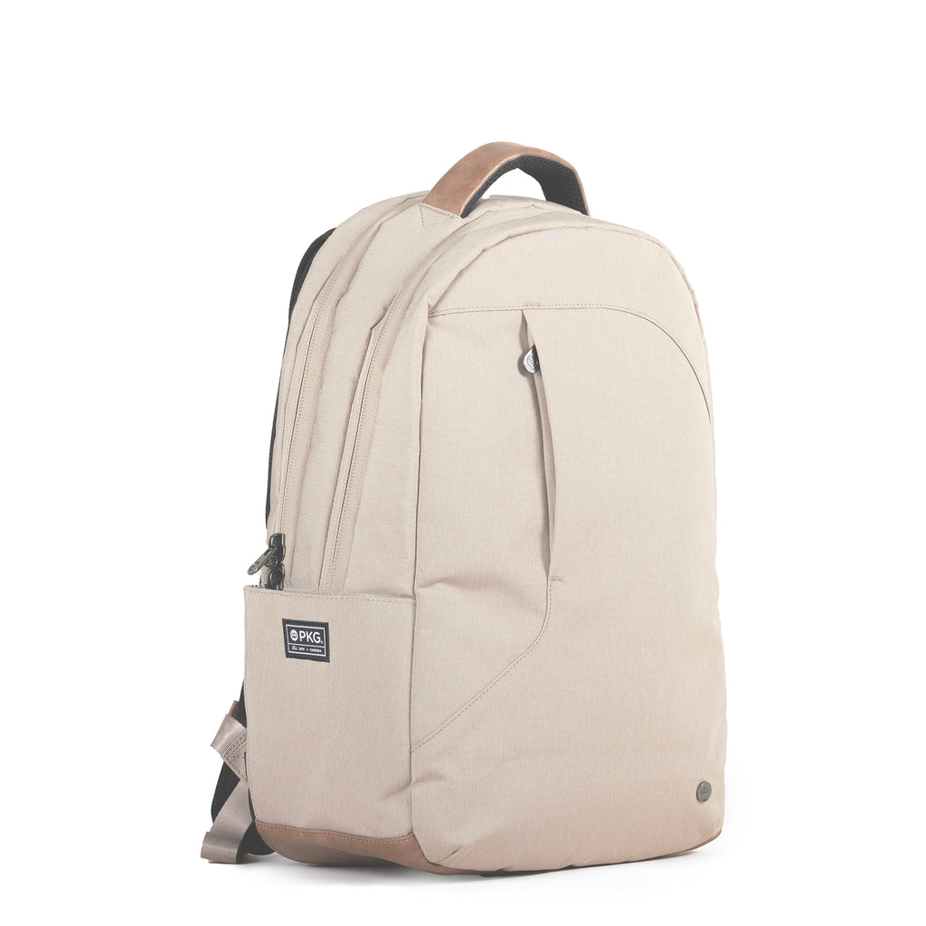 Durham Outpost (ginger root), a weather-resistant backpack perfect for travel. Made from recycled materials, it offers ample space for essentials, ideal for overnight trips. Enjoy built-in organization with the signature accordion front pocket