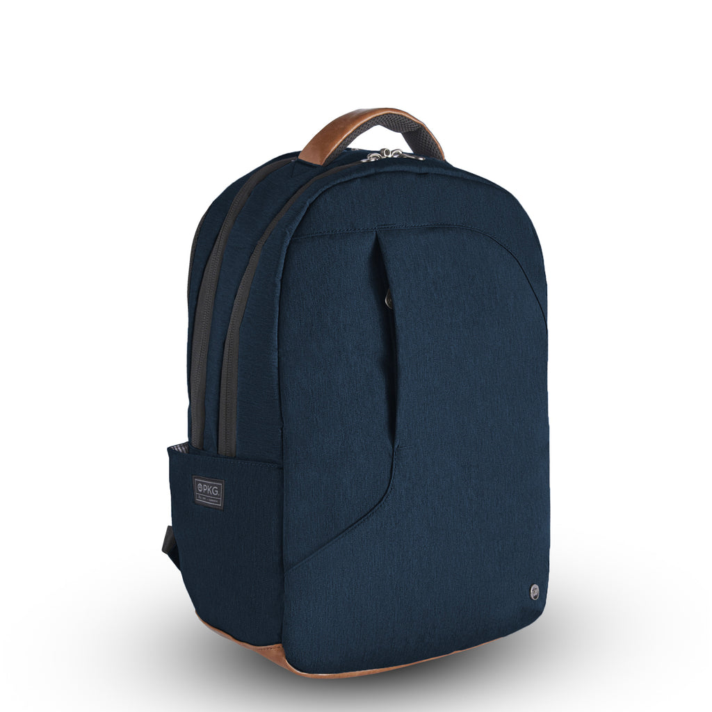 Durham Outpost (navy), a weather-resistant backpack perfect for travel. Made from recycled materials, it offers ample space for essentials, ideal for overnight trips. Enjoy built-in organization with the signature accordion front pocket
