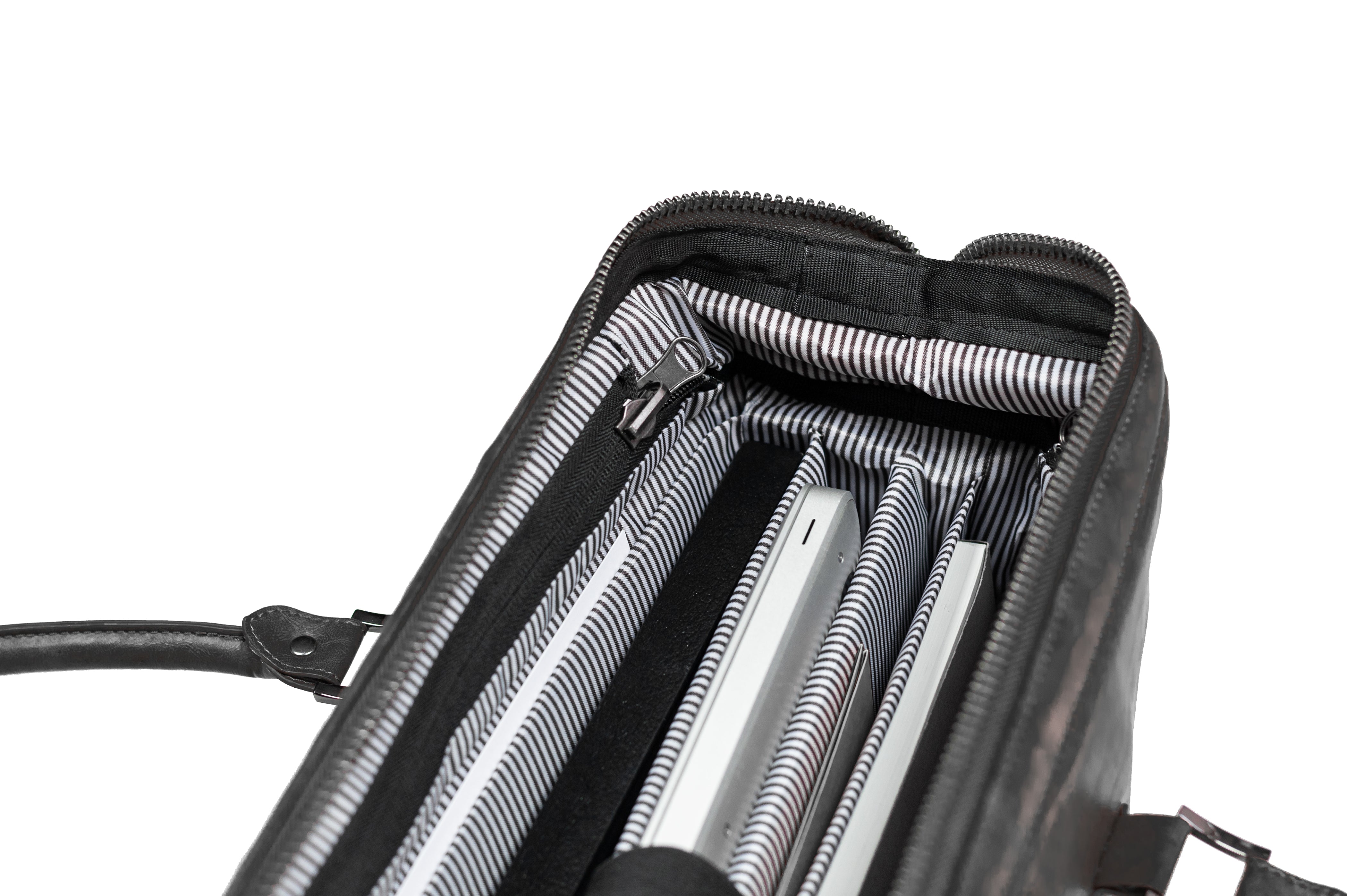 McGill 22.5L vegan leather, Doctor-Bag style messenger duffle, detailed view of zipper design