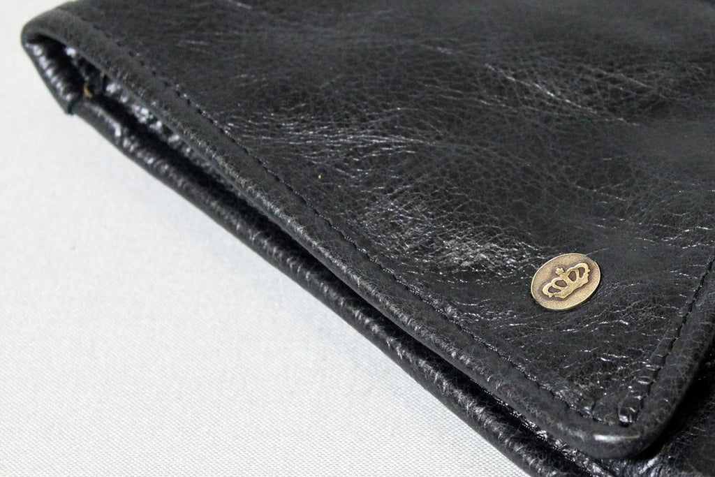 PKG Slim Leather Sleeve 13" (black) detailed view of material and design