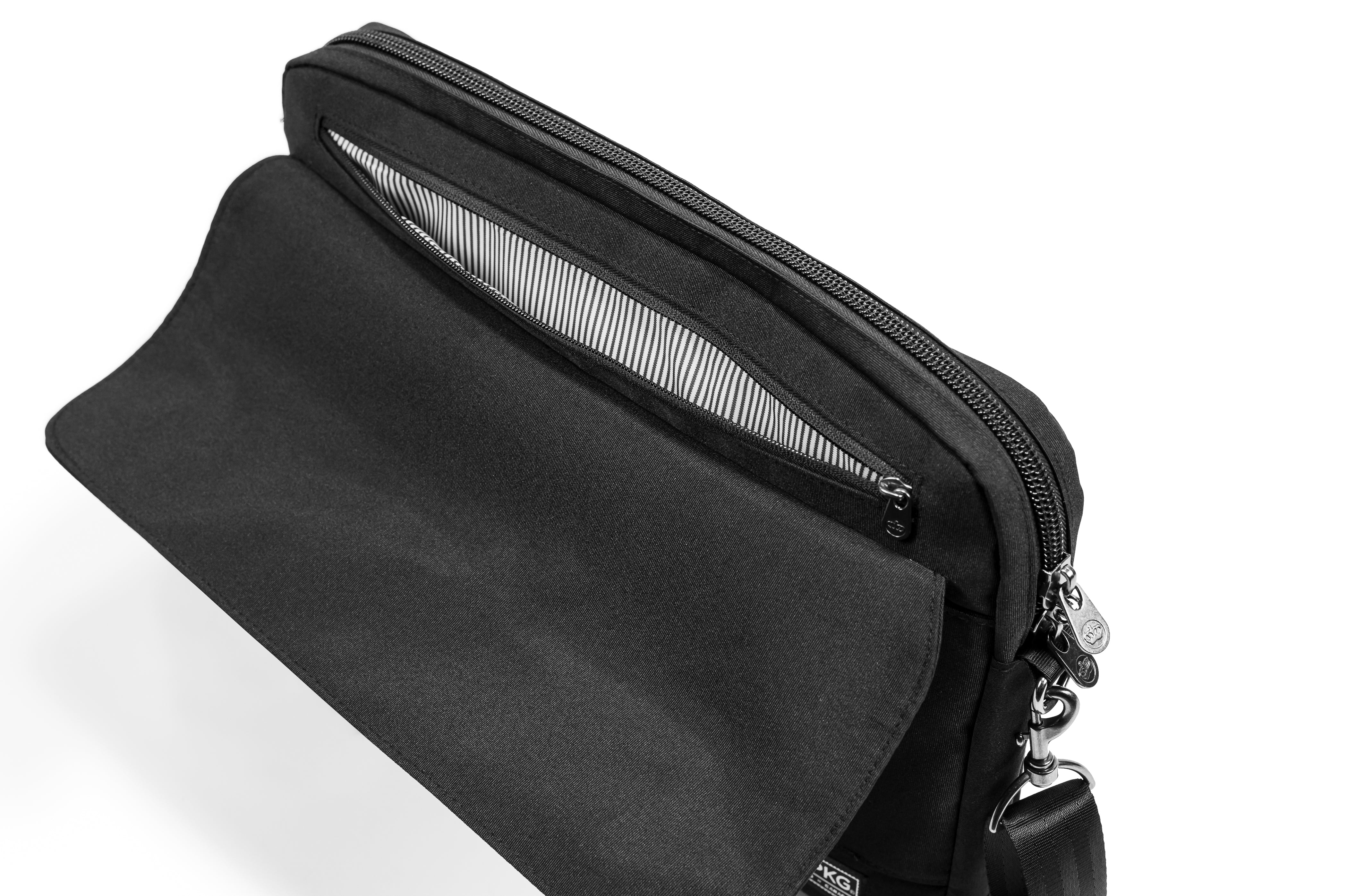 PKG Richmond 10L Messenger (black) showing back pocket