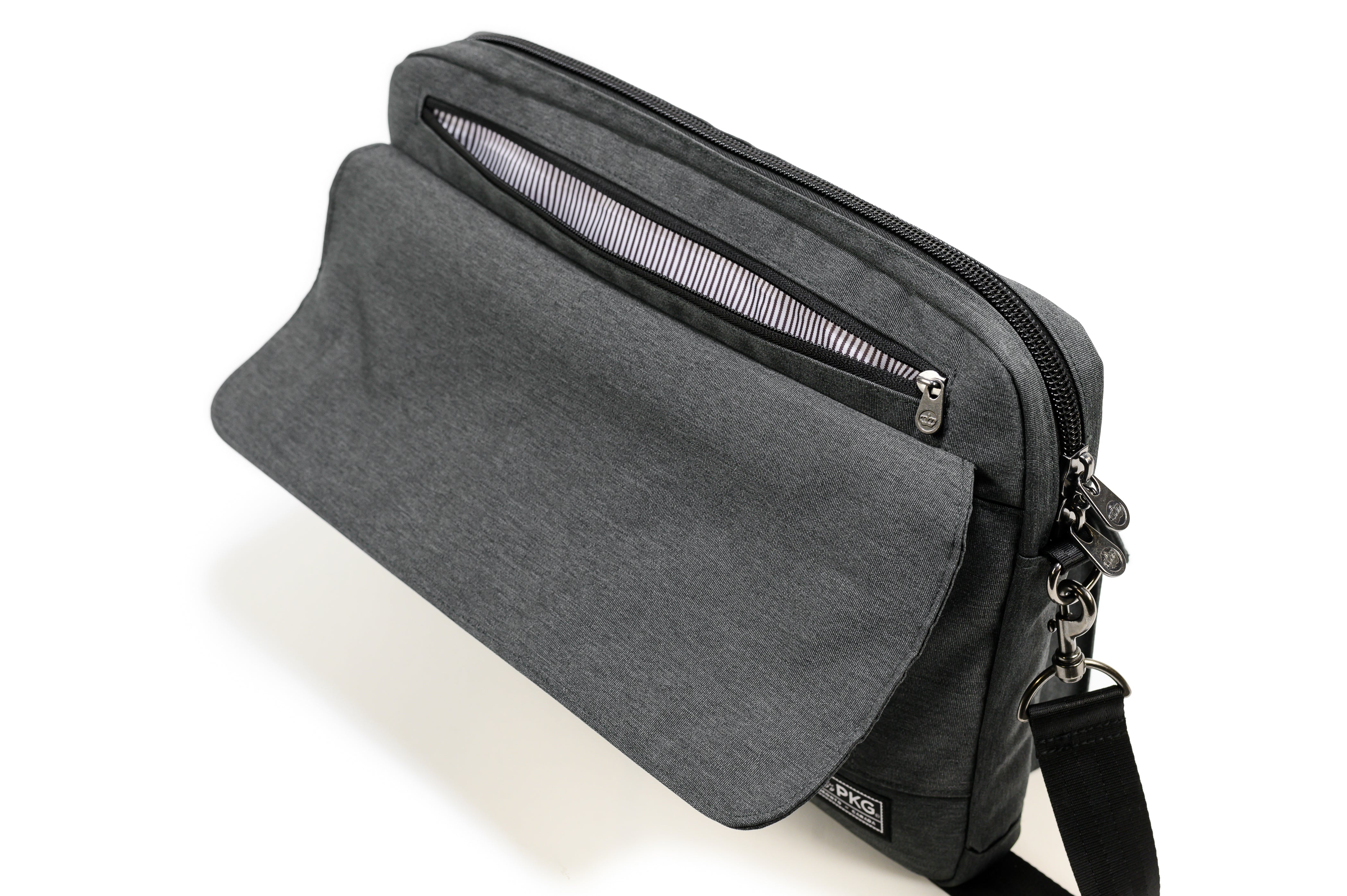 PKG Richmond 10L Messenger (dark grey) showing back pocket