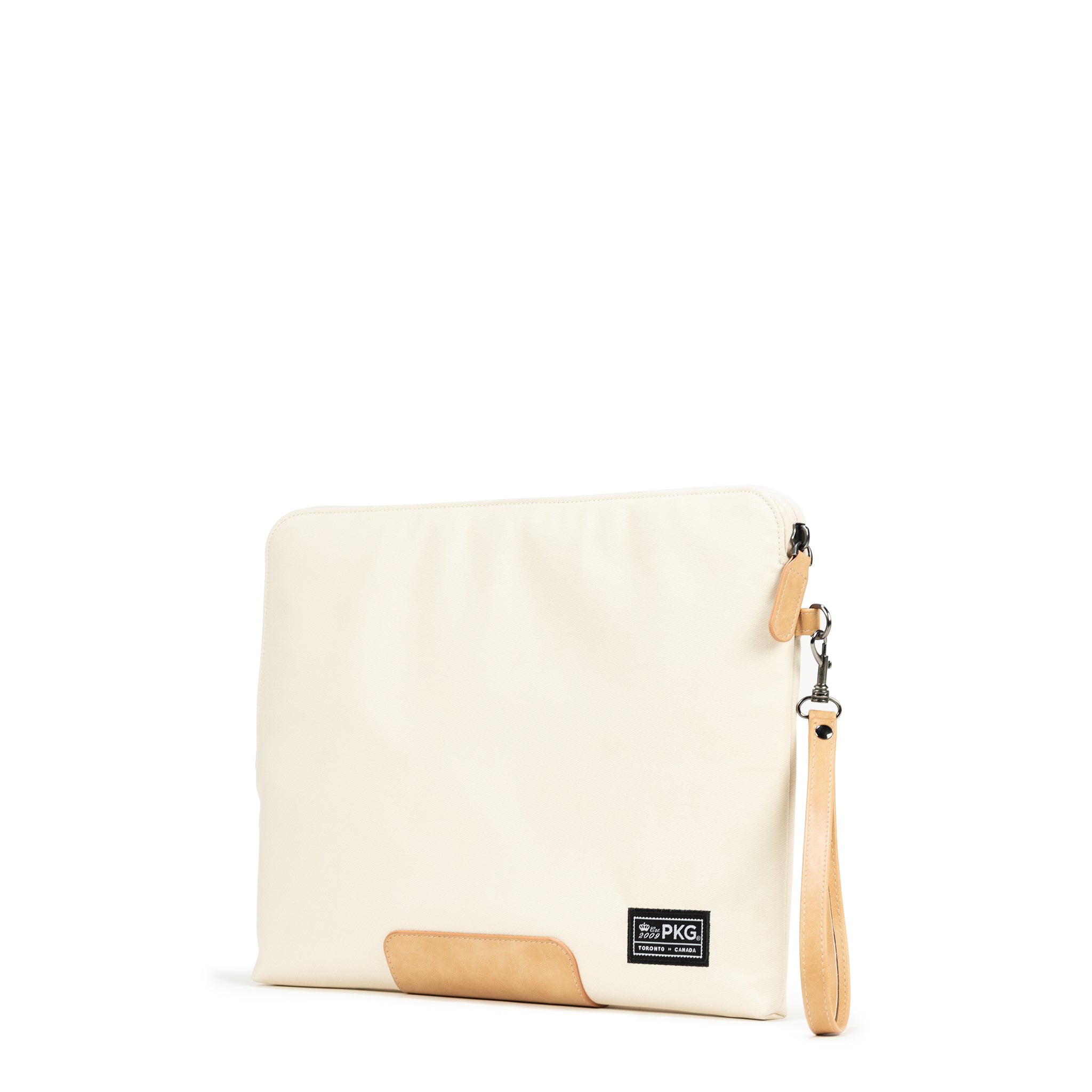 PKG Slouch sleeve (sand) is a sophisticated laptop sleeve and file carrier for 15.6-inch laptops. Stylish and padded, it ensures weather resistant protection outside the office