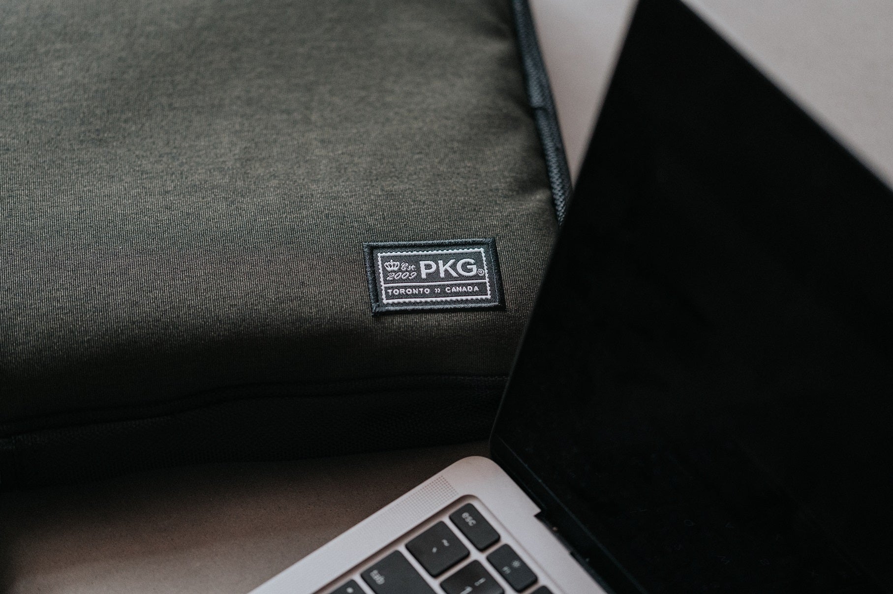 PKG Stuff Recycled Laptop Sleeve (evergreen) detailed view of material and build quality