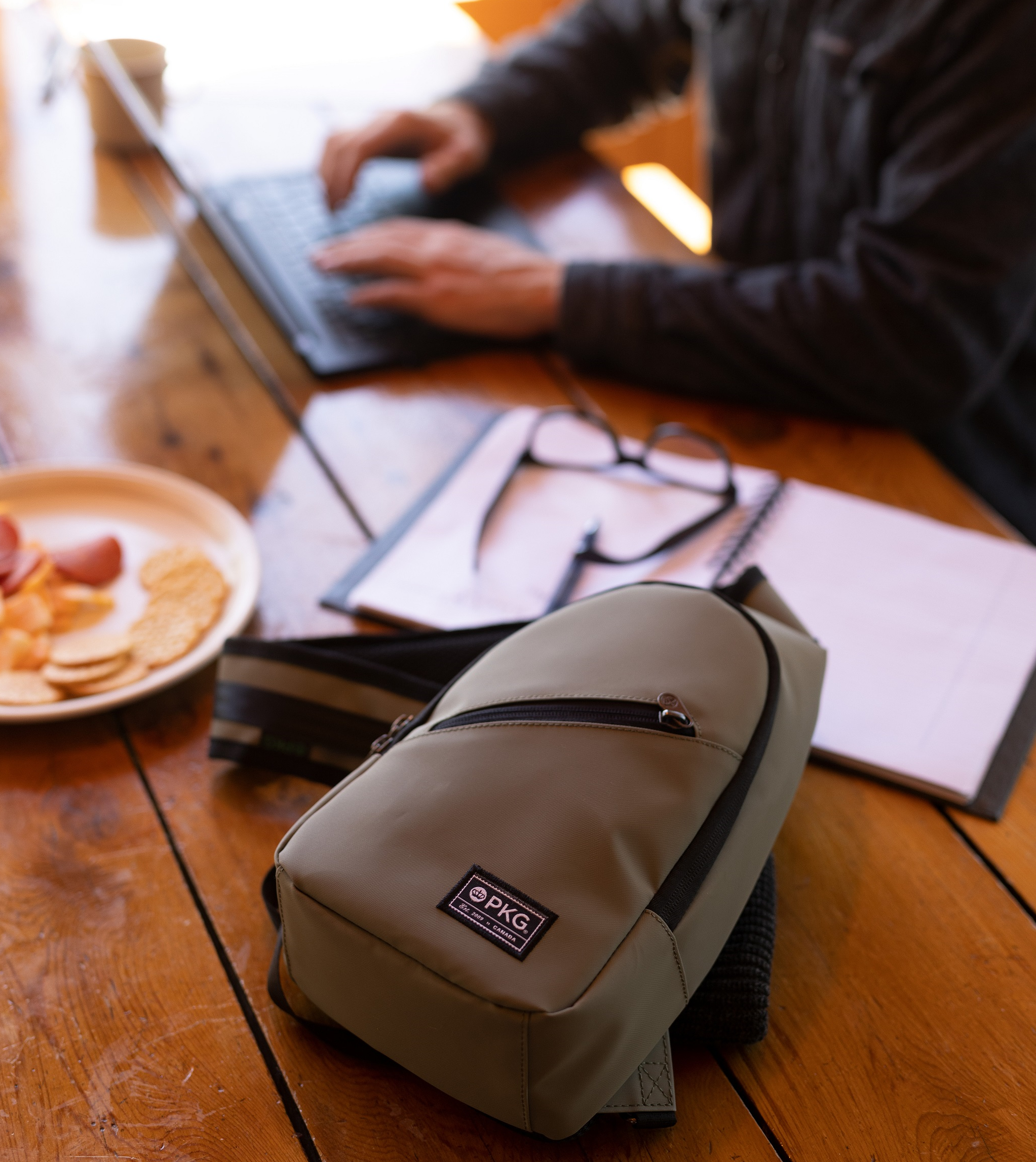 PKG Cottage Life Elora 4L Cross-body