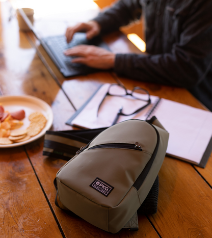 PKG Cottage Life Elora 4L Cross-body