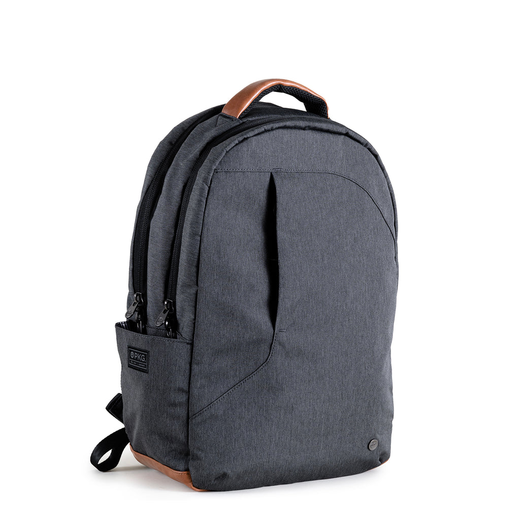 Durham Outpost (dark grey), a weather-resistant backpack perfect for travel. Made from recycled materials, it offers ample space for essentials, ideal for overnight trips. Enjoy built-in organization with the signature accordion front pocket