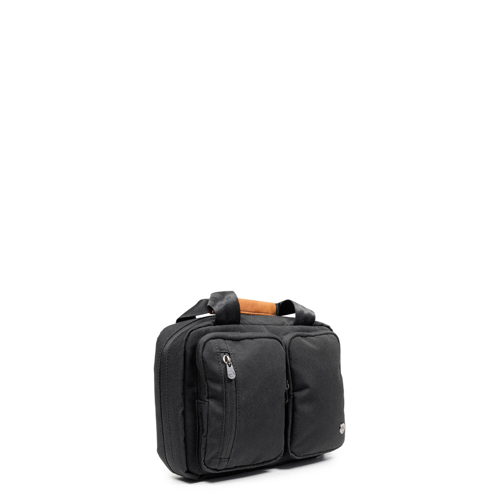 PKG Simcoe accessory bag (black) is designed with toiletries in mind, and includes accessible, organized and thoughtful storage. The compact size perfect for overnight excursions, or a way to keep you organized at home