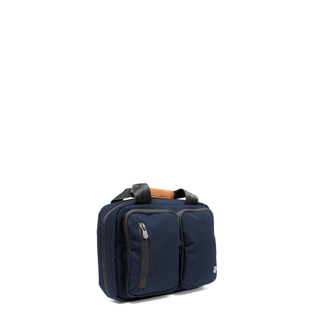 PKG Simcoe accessory bag (navy) is designed with toiletries in mind, and includes accessible, organized and thoughtful storage. The compact size perfect for overnight excursions, or a way to keep you organized at home