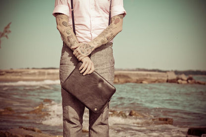 Person holding PKG Skinny Leather Sleeve 15" (black)
