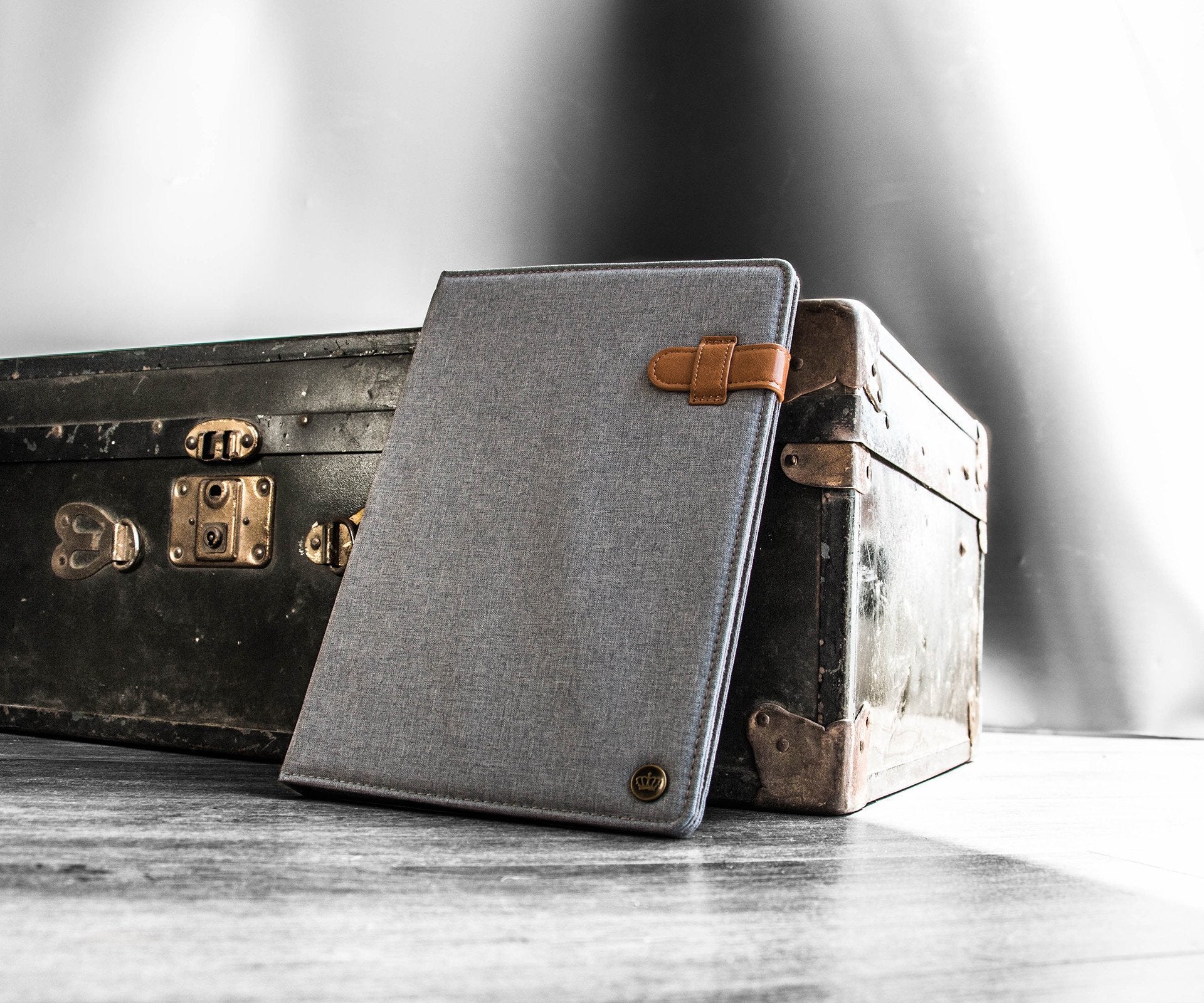 Universal Tablet Folio (light grey), with backdrop