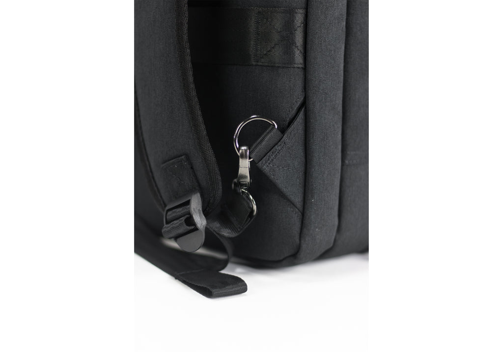 PKG Trenton 31L Messenger Bag (dark grey) detailed view of adjustable backpack strap attached to d-ring with clip